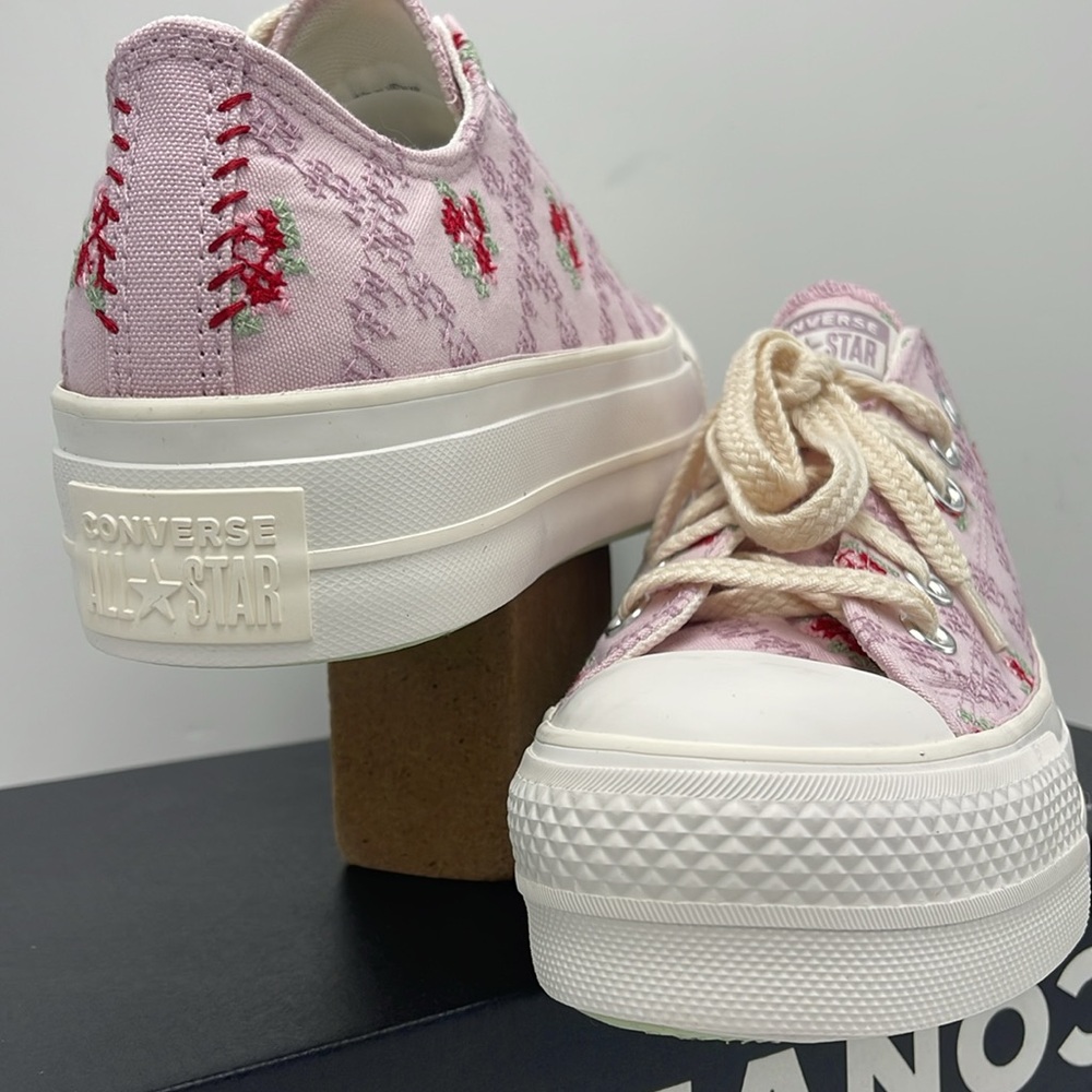 Converse WMNS Platform Sneakers A13660C
CTAS LIFT OX
SUMMIT PINK/VINTAGE WHITE - Picture 8 of 16